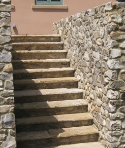 Large & Medium Faced Flint Stone